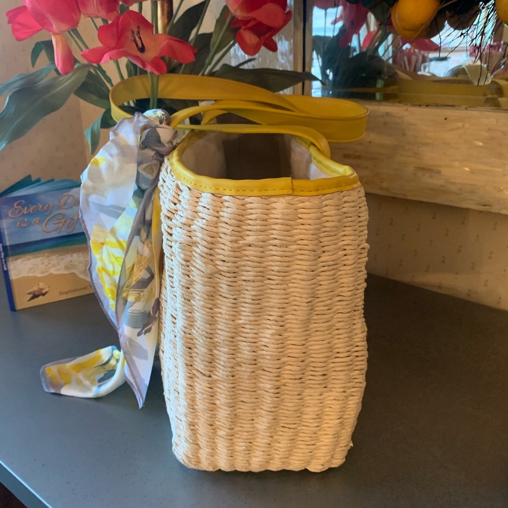 Mark and Graham, EXTRA LARGE straw beach tote. YELLOW trim and 2 straps 10 inch - Picture 6 of 10